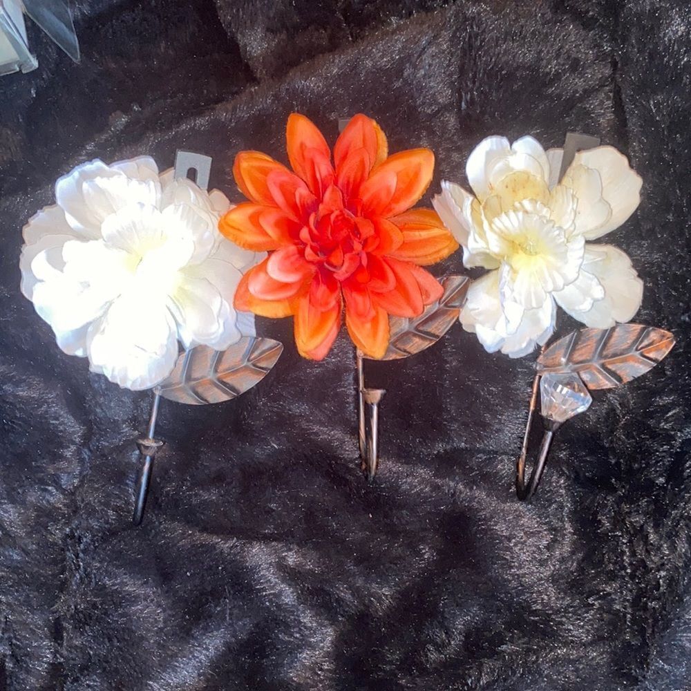 3 Decorative Floral Hooks